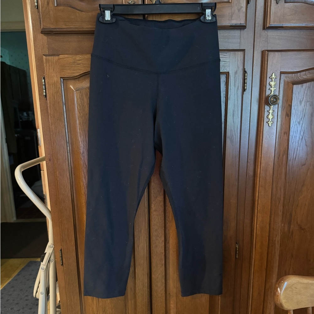 Nike Women’s Black Dri-Fit Cropped Leggings, size M